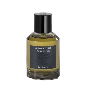 Vanhera Laboratorio Olfattivo è una vaniglia intensa e combattiva, tra spezie, legni e muschi. Un profumo orientale gourmand.