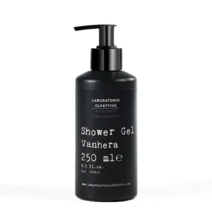 Shower Gel Vanhera Laboratorio Olfattivo: l'Assoluta di vaniglia del Madagascar si fa oscura, sensuale, magnetica. Una vaniglia mai stucchevole, equilibrata dal legno di Sandalo, legno di Cashmere, ambra e muschi.