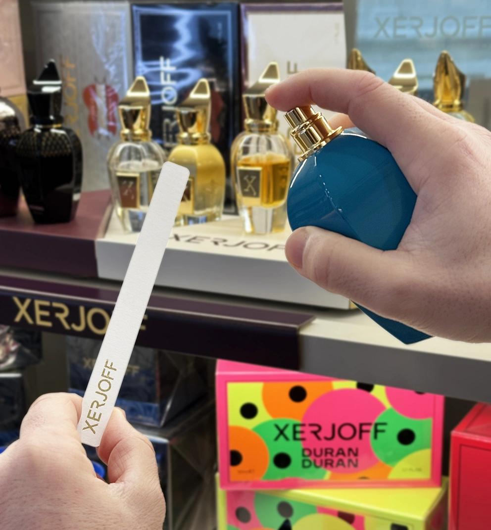 Erba Pura Xerjoff spruzzato su Mouillettes alla profumeria Absoluta