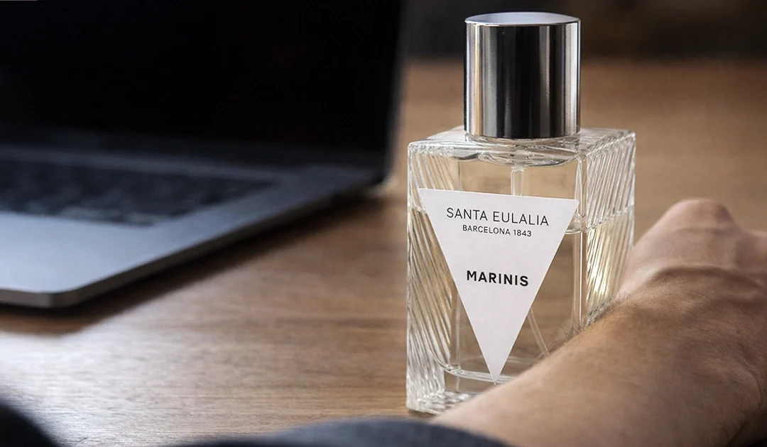 Profumi da ufficio: come scegliere quelli che restano sulla pelle