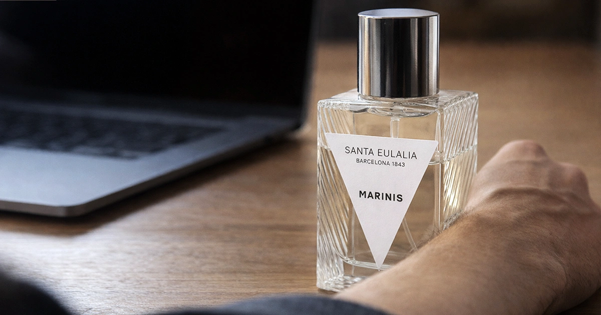 profumo-ufficio-pelle-distanza Profumo da ufficio sulla pelle in ambiente lavoro, percezione a distanza ravvicinata, Santa Eulalia Marinis